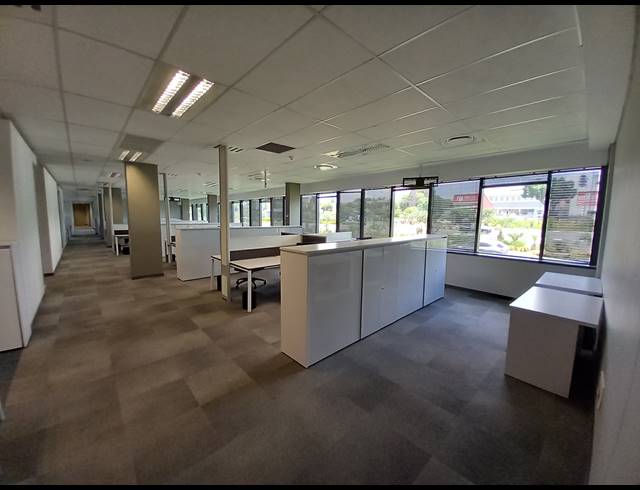 1,267M² OFFICE TO LET IN BRYANSTON